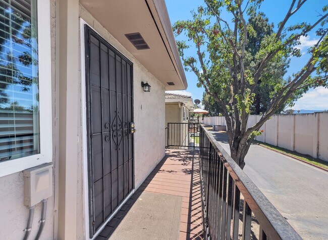Photo - Upstairs 2 bedroom 1 bathroom Condo! Unit 4