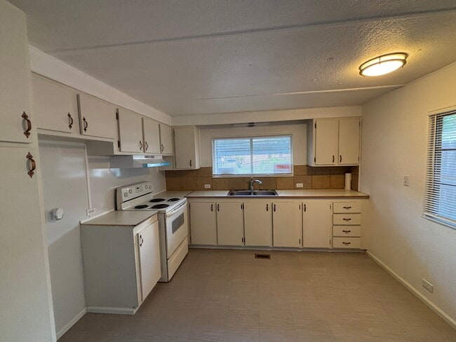 Photo - 3764 Rogue River Hwy