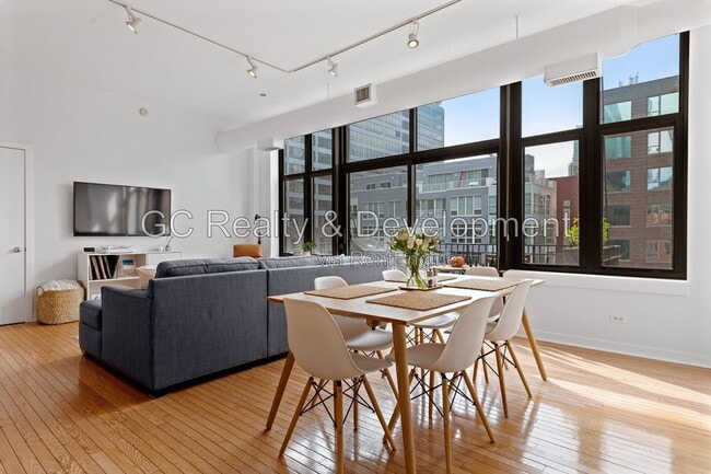 Photo - 333 W Hubbard St Unidad 5A
