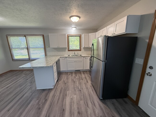 Photo - 4933 Cannonsburg Rd NE
