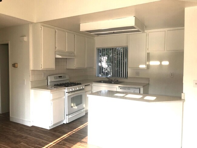 Building Photo - Garden Grove CONDO  - Available for Pre-le...