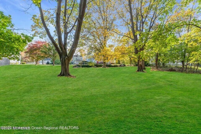 Photo - 649 McClellan St