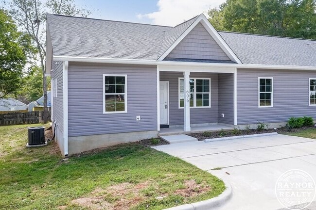 Photo - 606-606 E Pine Ave