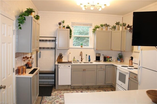 143 W Balview Ave Unit 2