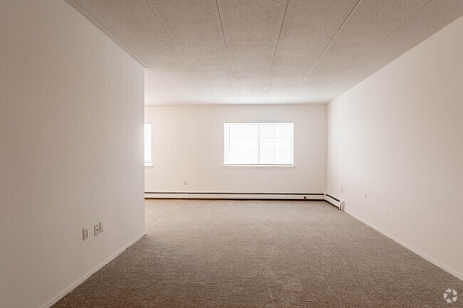 4.5 Rm, 1 Bd, 1 Ba - 950 SF - Living Area - Summit House Apts