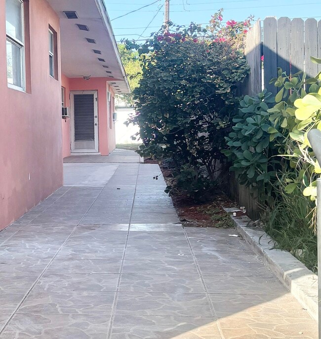 Building Photo - 531 C St Unit 1