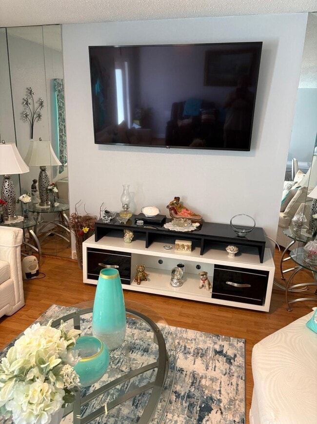 Photo - 275 Monaco Blvd