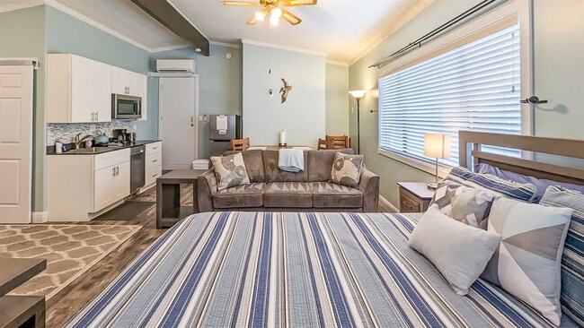 Building Photo - 918 S G St