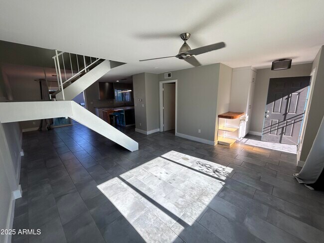 Photo - 2927 E Fairmount Ave