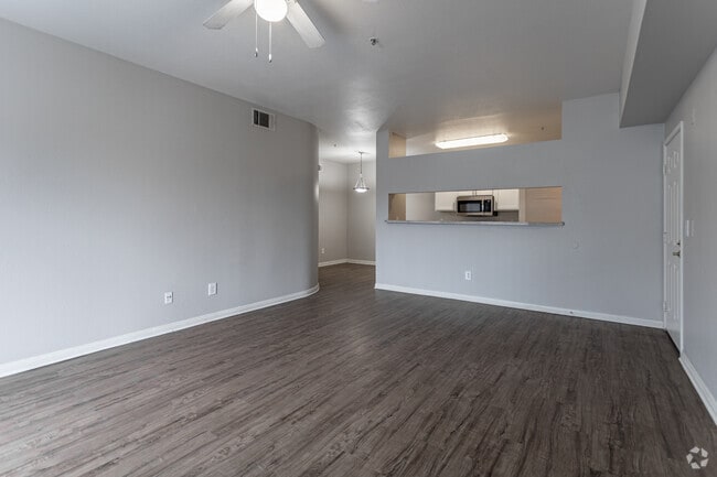 2BR, 2BA - 1121SF