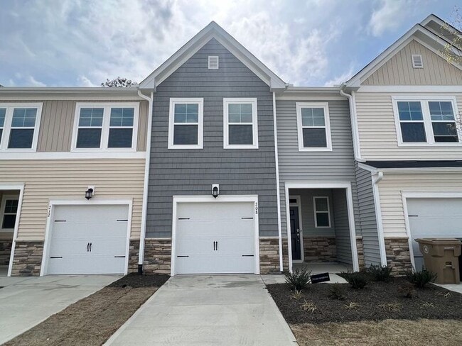 Building Photo - 208 Garden Vine Trl