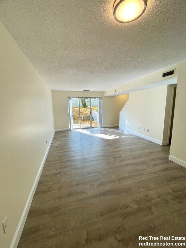 Photo - 148 N Beacon St Unidad B3