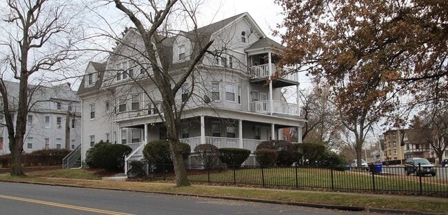 Building Photo - 18 Forest Park Ave Unit 3L