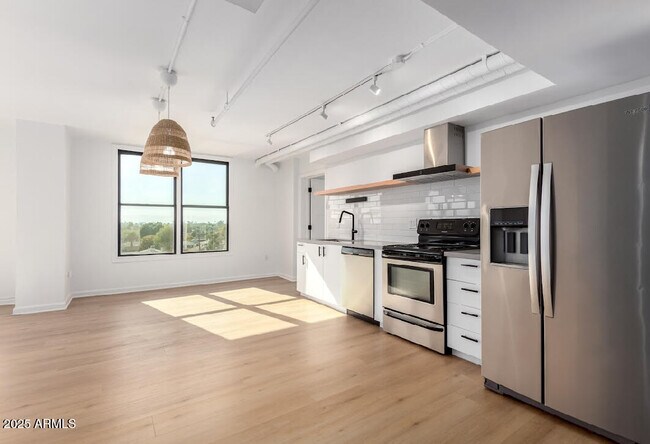 Photo - 535 W Thomas Rd Apartment Unit 508