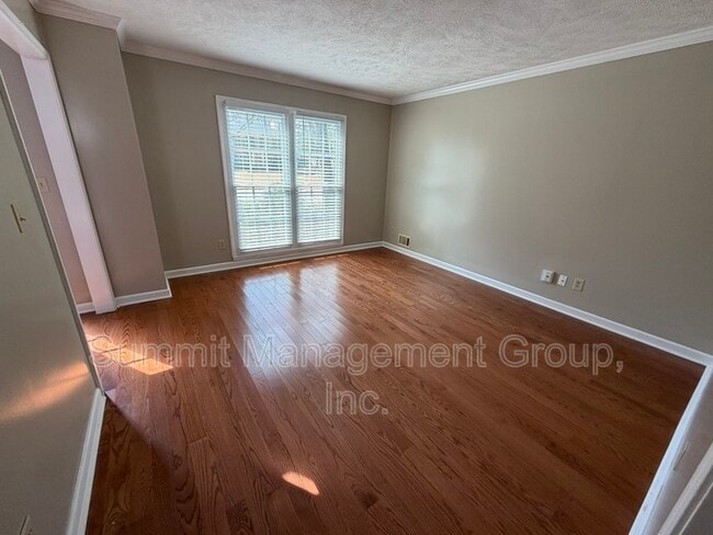 Photo - 1611 Ellington Rd SE