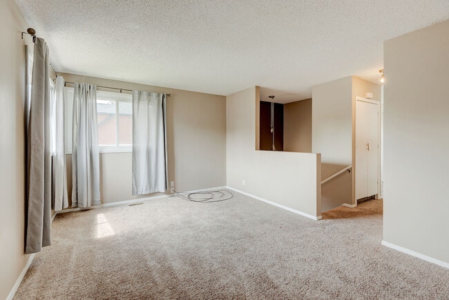 Photo - 2116-2123 23 Ave SW