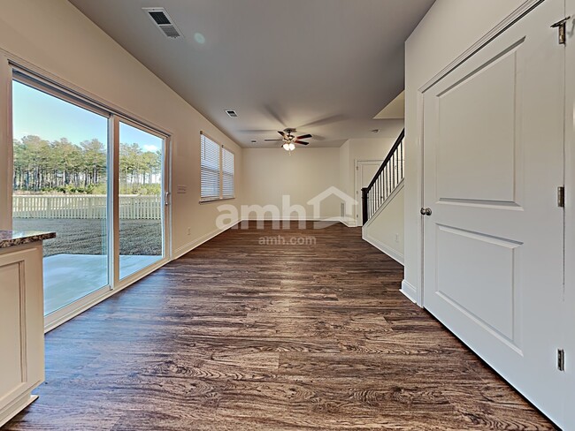 Photo - 348 Azore Way