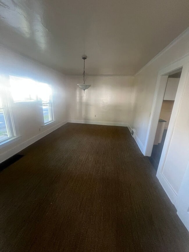 Photo - Large 4 Bedroom House with Garage