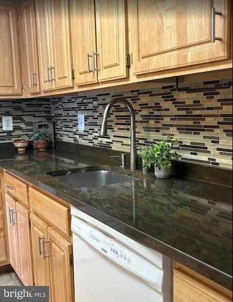 Building Photo - 6300 Stevenson Ave Unit 214