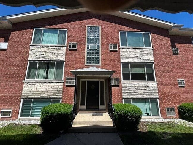 Building Photo - 6788 N Sauganash Ave Unit #1A