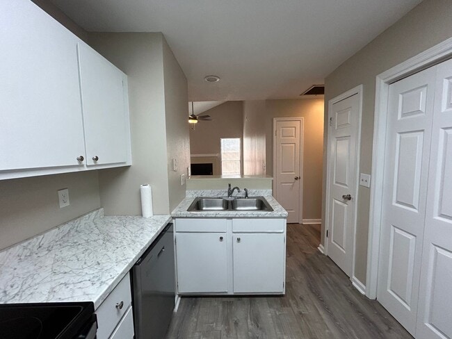 Photo - Well-kept 2 bedroom, 2 bathroom condo