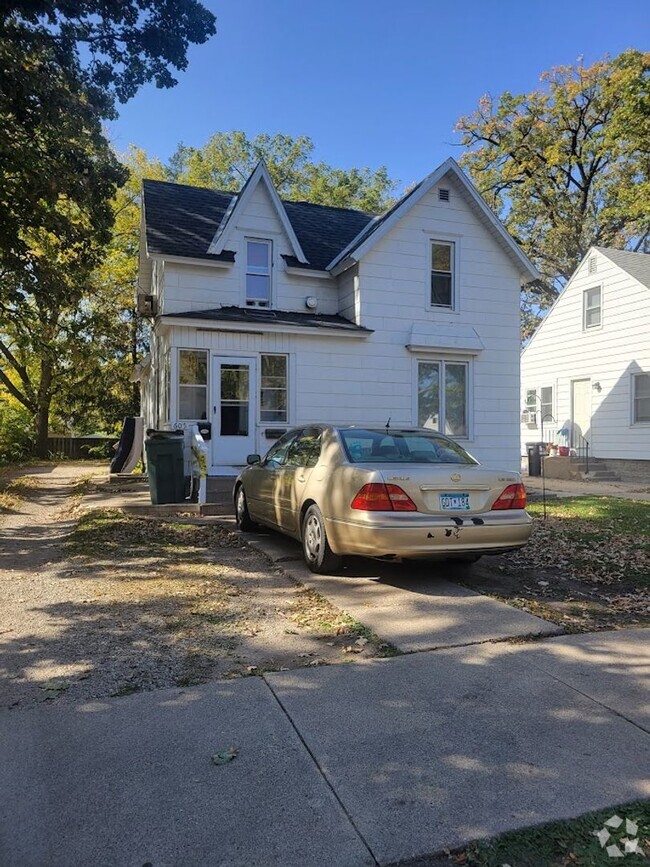 Building Photo - 605 11th St NW Unit #C Lower Rental