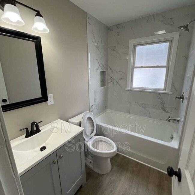 Photo - 702 Ross Ave
