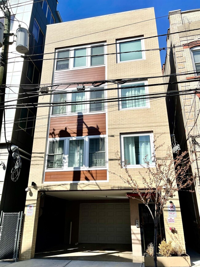 Photo - 574 56th St Unidad 1 Rental