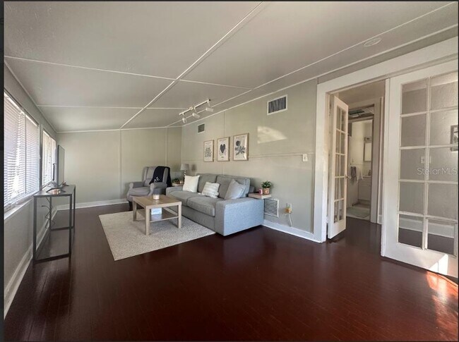 Photo - 924 SW 5th Ave