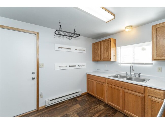 Photo - 10 8th St NE