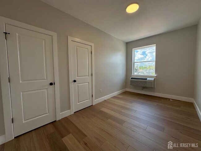 Photo - 213 French St Unidad 7