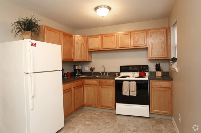 2 BD, 1 BA (821sqft) Townhouse - Kitchen - Scott Gardens Apartments
