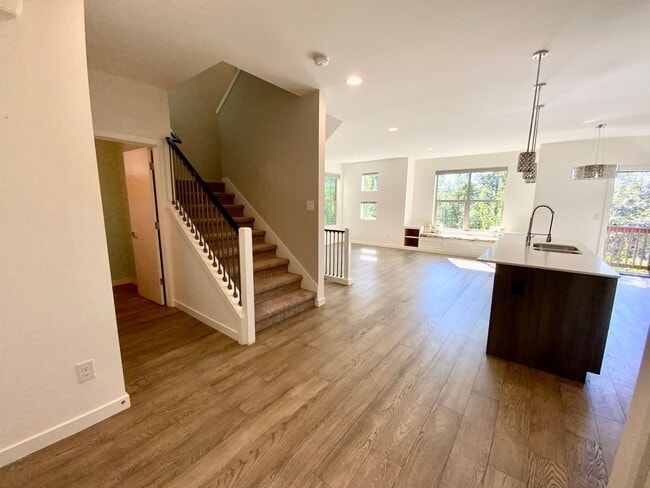 Photo - 16329 Main View Ln NE