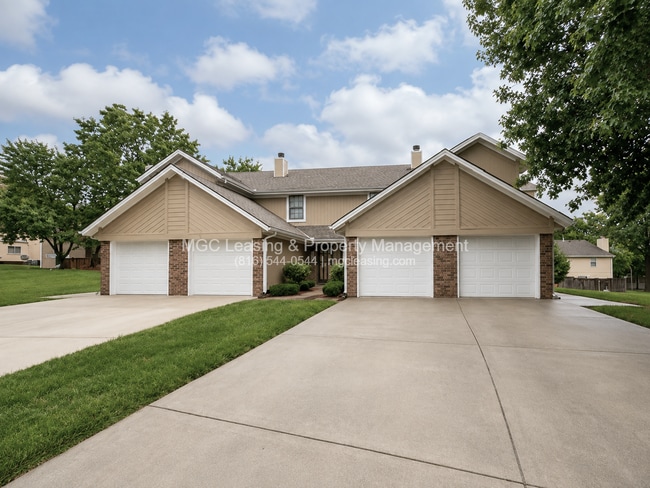 Building Photo - 3557-3563 NE Independence Cir