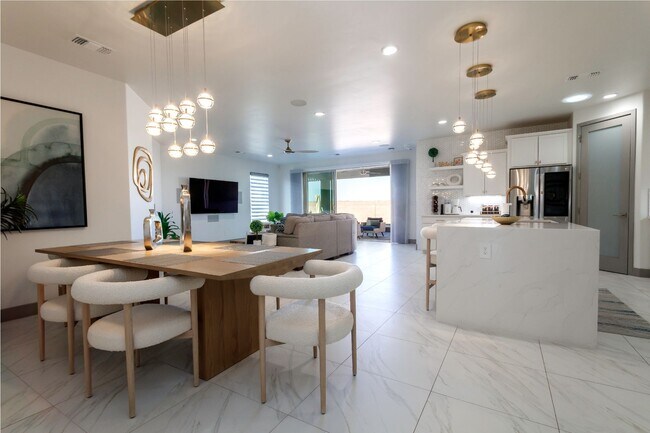 Nearly new, exquisitely upgraded- Inground... - Nearly new, exquisitely upgraded- Inground... House
