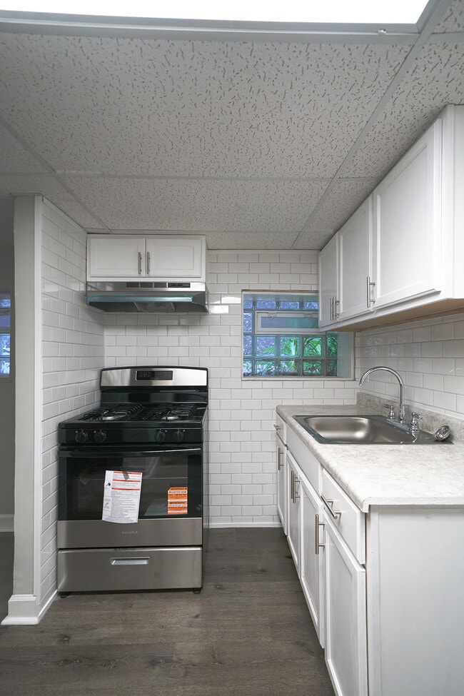 Photo - 3021 N Davlin Ct Apartments Unit Garden