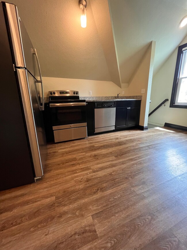 141 E Gorham St Unidad 3