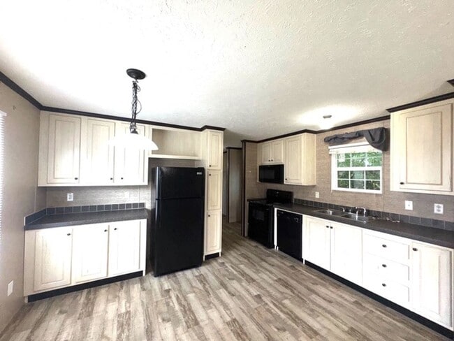 Photo - University Estates 59