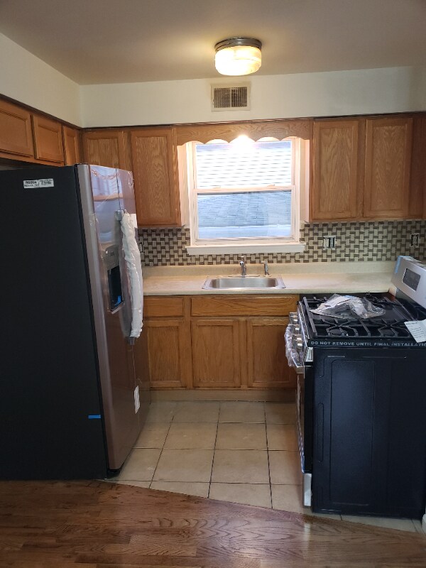 Photo - 857 Martin St