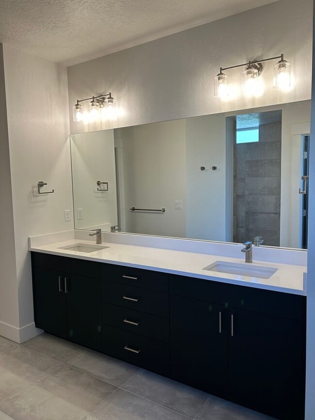 Photo - 6 months lease//Riverstone: Gated Community, Pond Access in BackYard, Patio Home, with all of the...