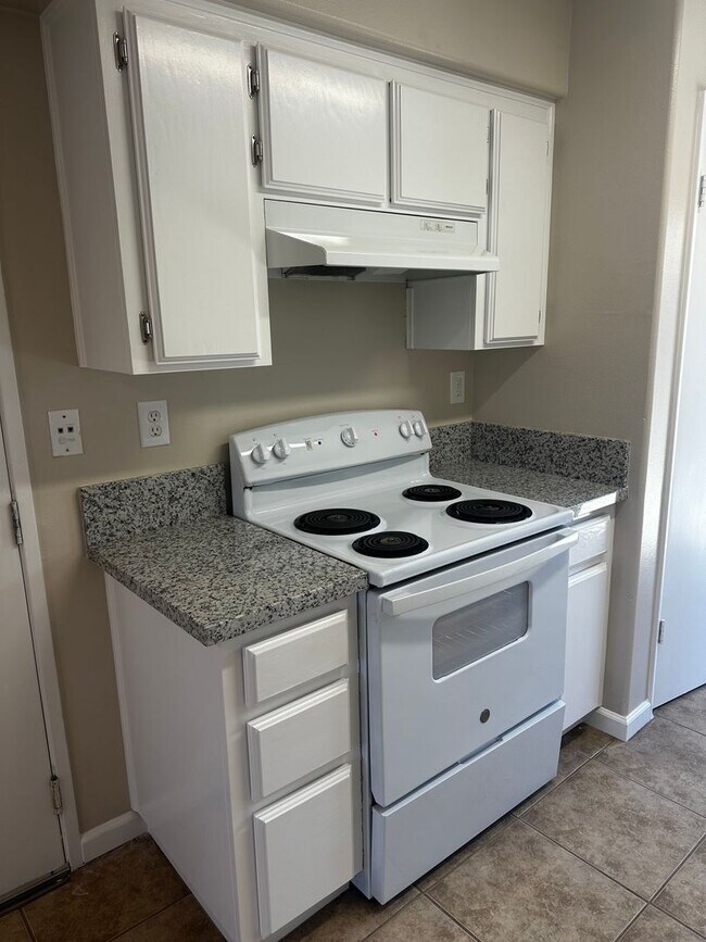 5209 S H St Unit B