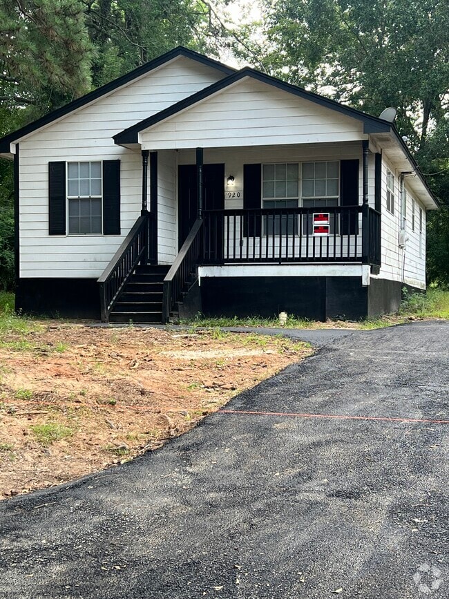 Building Photo - 920 San Antonio St Rental