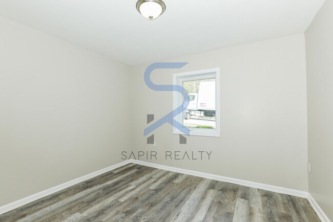 Photo - 166 Anderson Ave NW
