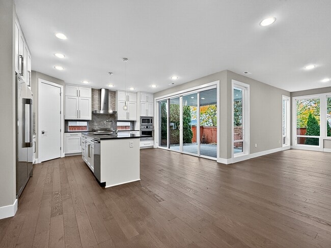 Building Photo - 2821 Garden Ave N