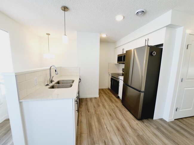 Building Photo - 1530 Tamarack Blvd NW
