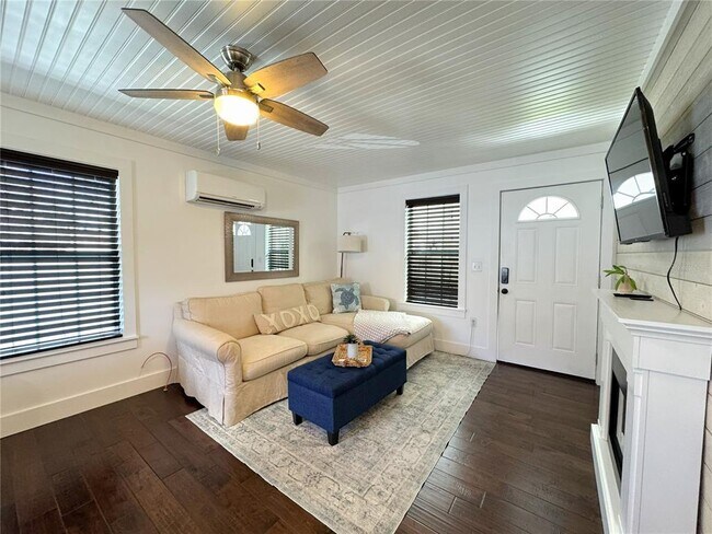 Photo - 222 NE 1st Ave