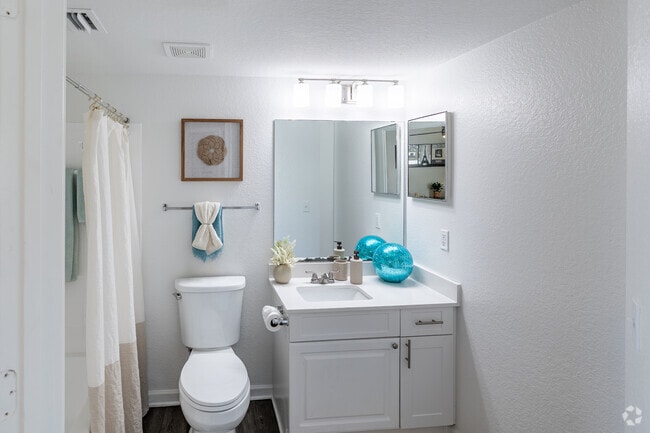 Pelican 2BR, 2BA - 962SF - Second Bathroom