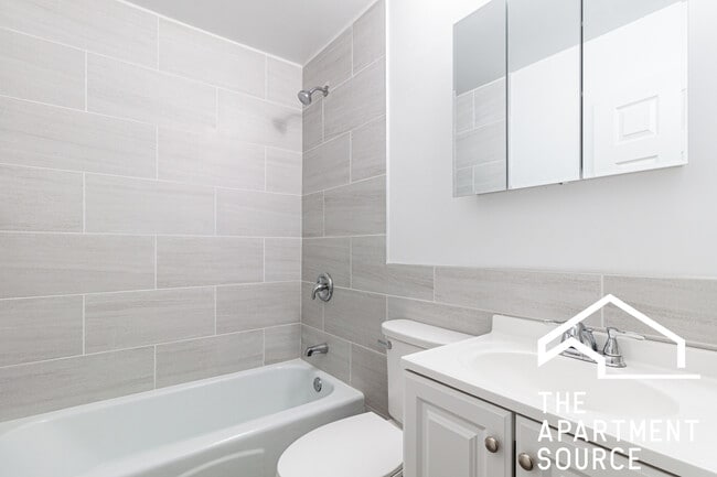 Photo - 3825 N Pine Grove Ave Unit 319