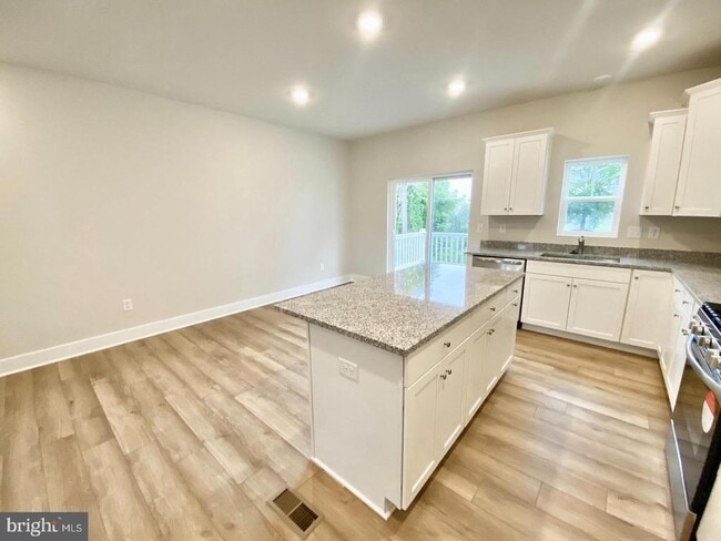 Photo - 29418 Oxford Dr