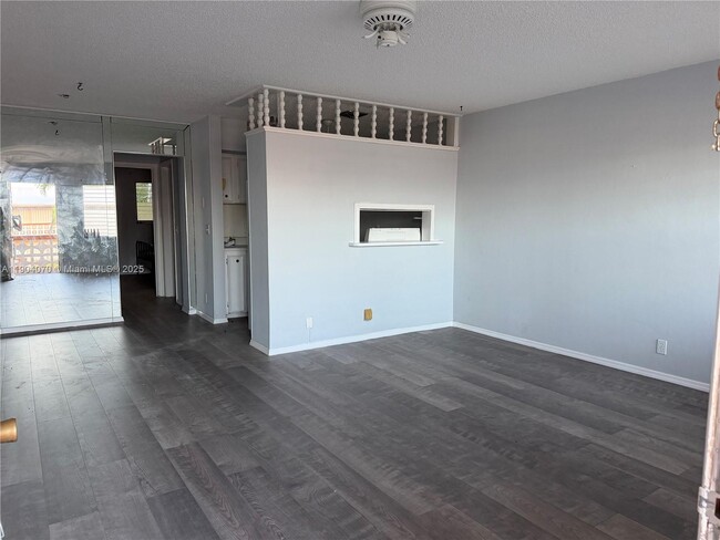 Photo - 815 SW 10th Terrace Unidad 15V